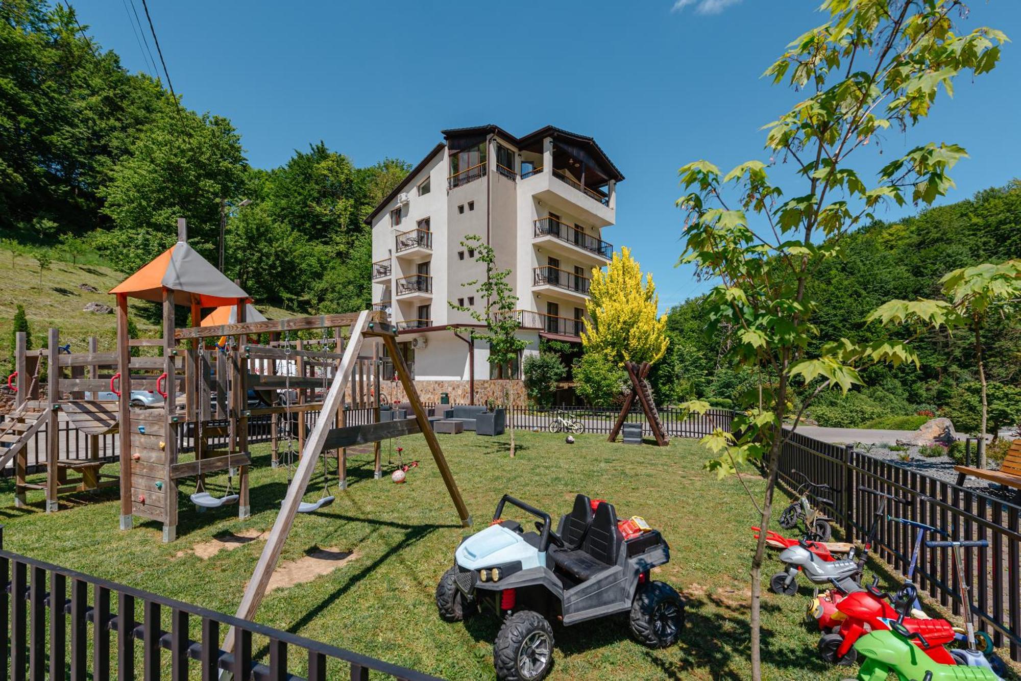 Pensiunea Apuseni Wild Remeti Ngoại thất bức ảnh
